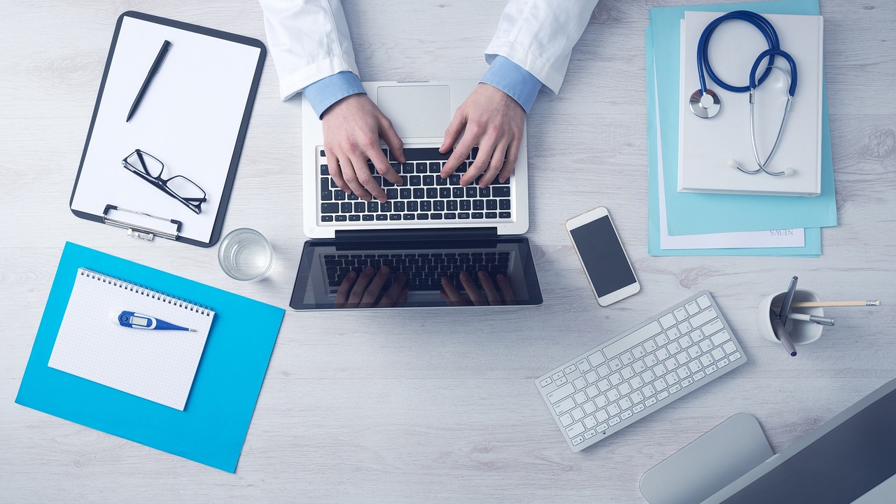 Ordinateur portable et documents de travail